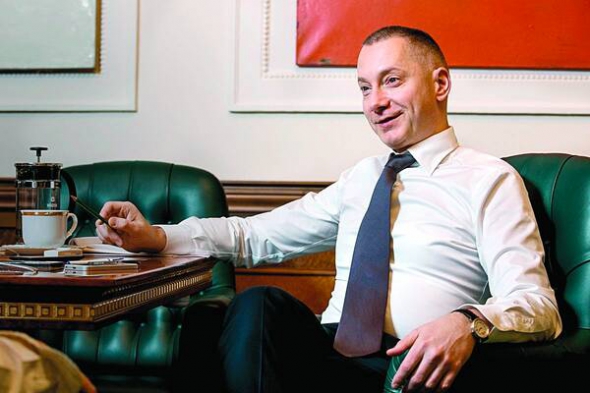 2014 року Борис Ложкін продав медіа-холдинг ”УМХ Груп” олігарху Сергієві Курченку, наближеному до сім’ї Януковича