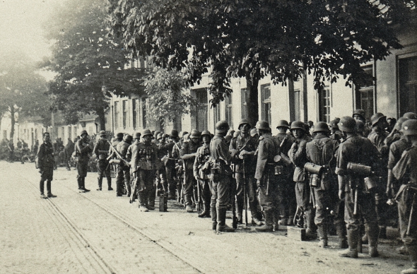 Вояки батальйону Nachtigall на привалі в передмісті Львова 30 червня 1941 року