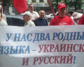 Турчинов і Яценюк пообіцяли російській мові статус офіційної