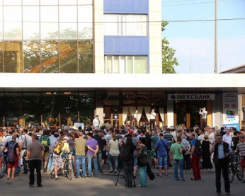 В Одессе возможно новое противостояние: сторонники и противники Труханова митингуют возле облсовета