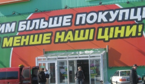 Казати за столом "приємного" - те саме, що російською бажати "вкусного": випадки невдалих буквальних перекладів