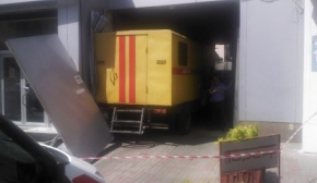У Києві автомобіль комунальників розчавив людину