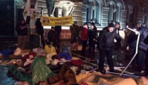 Между протестующими и правоохранителями под Нацбанком произошла драка