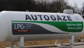 На українських заправках стрімко дорожчає автогаз
