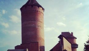 У Латвії відновили вражаючий замок XIII століття - рідкісні фотографії