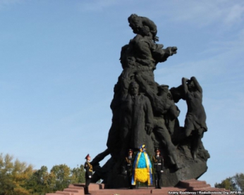 Начали чествование памяти жертв массовых расстрелов в Бабьем Яру (онлайн)