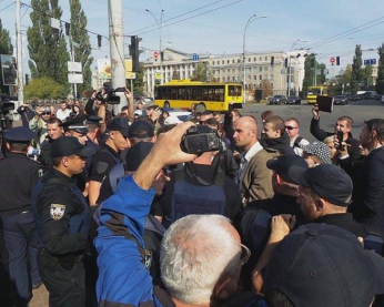У справі щодо вбивства міліціонерів на АЗС оголосили перерву
