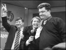 Александр Волков, Юлия Тимошенко и Петр Порошенко во время помаранчевой революции