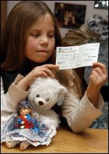 Восьмилетняя Влада Онопко все еще надеется обменять рождественский чек на деньги