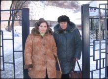 Галина Сизорова (справа) с дочерью Викторией из столицы уехали ни с чем
