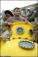 Крім пілота Євгена Виноградова (на фото), підводний човен ”Омар” умістить ще трьох туристів