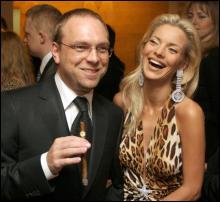 Адвокат Сергій Власенко прийшов на вечірку з коханою — колишньою моделлю Наталею Окунською, яка має трьох дітей від попередніх шлюбів
