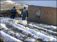 ”Беркутовцы” на нелегальной пилораме в селе Верхняя Линина Старосамбирского района