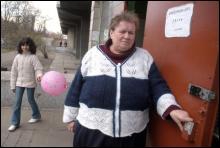 Консьєрж Ольга Марківна Коваленко знає своїх мешканців поіменно. Навіть тих, хто знімає квартири. Їх у під’їзді — 10