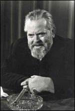 68-річний Орсон Веллз у Парижі за три роки до смерті