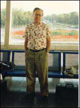 Александр Степанов в киевском аэропорту Борисполь ожидает самолет в США. Август в 1996 г.