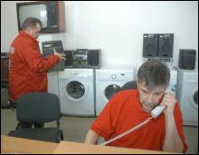 У центрі ”Фокстроту” на Чоколівському бульварі приймають будь-яку стару техніку, крім фенів, електробритв та плойок