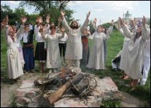 Современные украинские язычники призывают огонь на праздник Купала