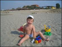 Остап Карбовник у серпні 2005 року разом із батьками відпочиває в Туреччині на березі курорту Аланія