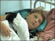 Демьян Данилюк лежит на той же кровати, на которой за полгода до него лечился другой дубенский ”подрывник” Алексей