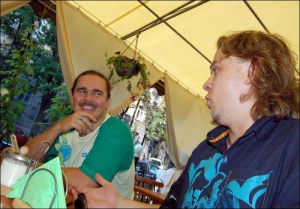 Олег Михайлюта (слева) и Александр Степаненко из группы ”ТНМК” не раз сидели в камере предварительного задержания