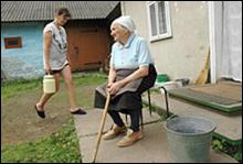 86-летняя внучка брата Ивана Франка Захария Анастасия Гром со своей внучкой Русланой Евтушенко