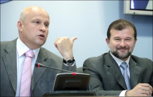 Олег Рибачук і Віктор Балога на брифінгу в Секретаріаті президента
