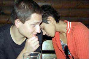 Юлия Зайцева со своим парнем Максимом в кафе в Каменце-Подольском за несколько часов до смерти