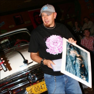 Александр Положинский на благотворительном аукционе ”Фото греет”, который состоялся 17 сентября в Киеве