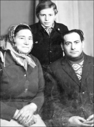 Екатерина Марковна и Владимир Филиппович Томенко с сыном Николаем