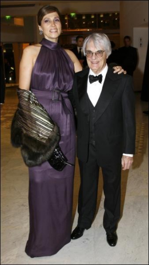 Президент ”Формулы-1” Бэрни Экклстоун прибыл вместе с женой Славикой на церемонию награждения, которую Международная ассоциация автомобилистов проводила в Монако, Франция