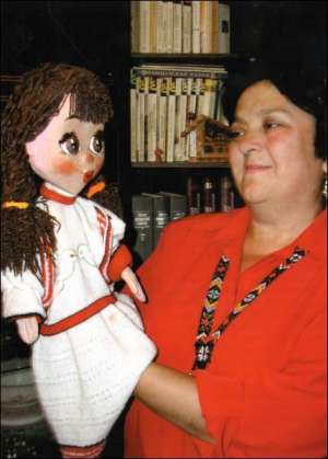 Замість ляльки Катрусі, яка зникла, Катерині Лозовенко дали іншу ляльку. ”Але це не та Катруся”, — каже вона