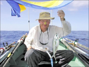 Украинский путешественник Теодор Резвой хочет стать первым человеком, который пересек все три океана на весельной лодке