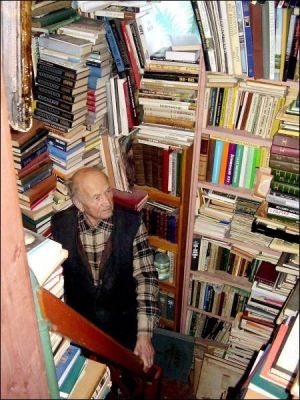 Бібліотека лікаря із села Нараїв Бережанського району Тернопільщини Антона Рокицького нараховує близько 10 тисяч книг