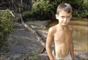 8-летнего Матеуса Перейру из Бразилии чуть не убила пятиметровая анаконда (на фото). Его дедушку Хоакина, который полчаса боролся с рептилией, за мужество наградили орденом