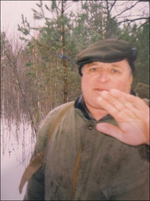 Голова села Великі Озера Дубровицького району на Рівненщині Михайло Рябий під час затримання 10 лютого 2007 року в Більському лісництві 