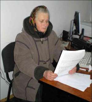 Пенсионерка Ярослава Концевич приехала из райцентра Калуш в Ивано-Франковск. Дважды в неделю женщина советуется с юристами по поводу возвращения собственной квартиры