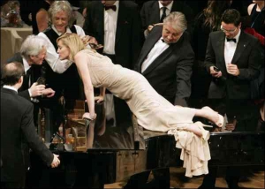 Шерон Стоун целуется с Ричардом Гиром на Берлинском кинофестивале