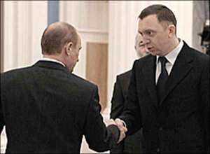 В конце 1990-х Олег Дерипаска входил в группу людей, которые избрали Владимира Путина преемником Бориса Ельцина