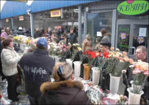 Так выглядел 7 марта цветочный ряд на Лукьяновском рынке