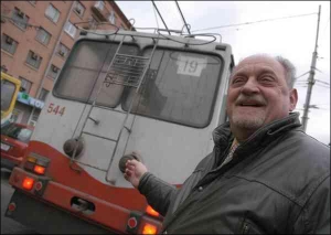 Віктор Александрович якось відвозив на тролейбусі вагітну жінку до пологового будинку