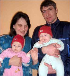 Світлана Шевченко з чоловіком Сергієм і доньками Анею і Альоною