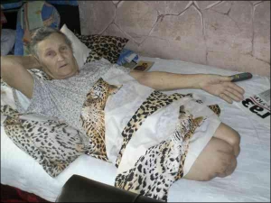 Бывшая учительница Нина Шелевер в доме дочери Светланы в закарпатском городе Тячев