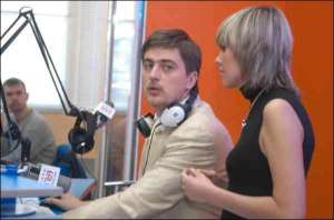 Павел Шилько с помощницей Еленой в студии ”Гала радио”