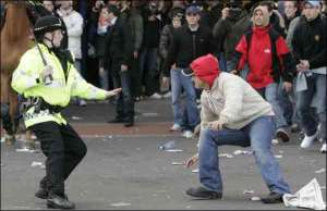 Поліція у Манчестері (Велика Британія) втихомирює фанатів ”Роми”