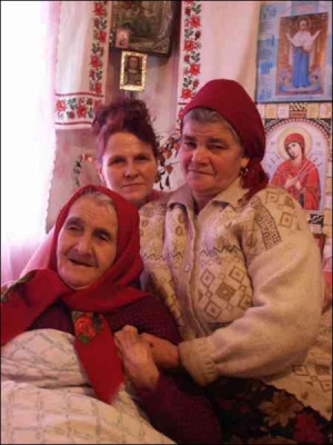 Анна Картак с дочерьми Ольгой и Татьяной