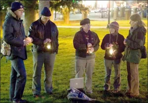 Студенты Политехнического университета, что в американском штате Вирджиния, собрались в парке студгородка помянуть расстрелянных товарищей