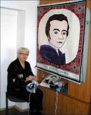Надежда Соломко вяжет на спицах портреты и иконы