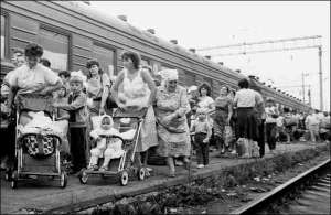В начале мая 1986 года из Чернобыля эвакуируют взрослых и детей. 5 мая Правительство СССР выделило пострадавшим места в санаториях под Киевом, в Одессе, Евпатории