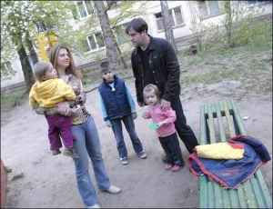 Едуард Драч із дружиною Мариною та дітьми — 9-річним Дмитром, трирічною Діаною і Юлею, якій рік і 10 місяців